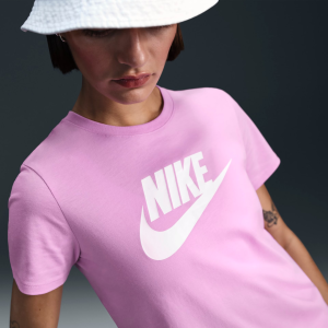 CAMISETA NIKE SPORTWEAR ESSENTIALS FEMININA ROSA