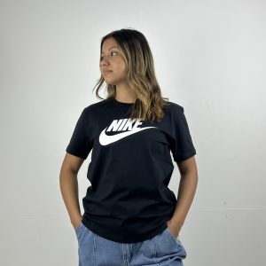 CAMISETA NIKE SPORTWEAR ESSENTIALS FEMININA BLACK