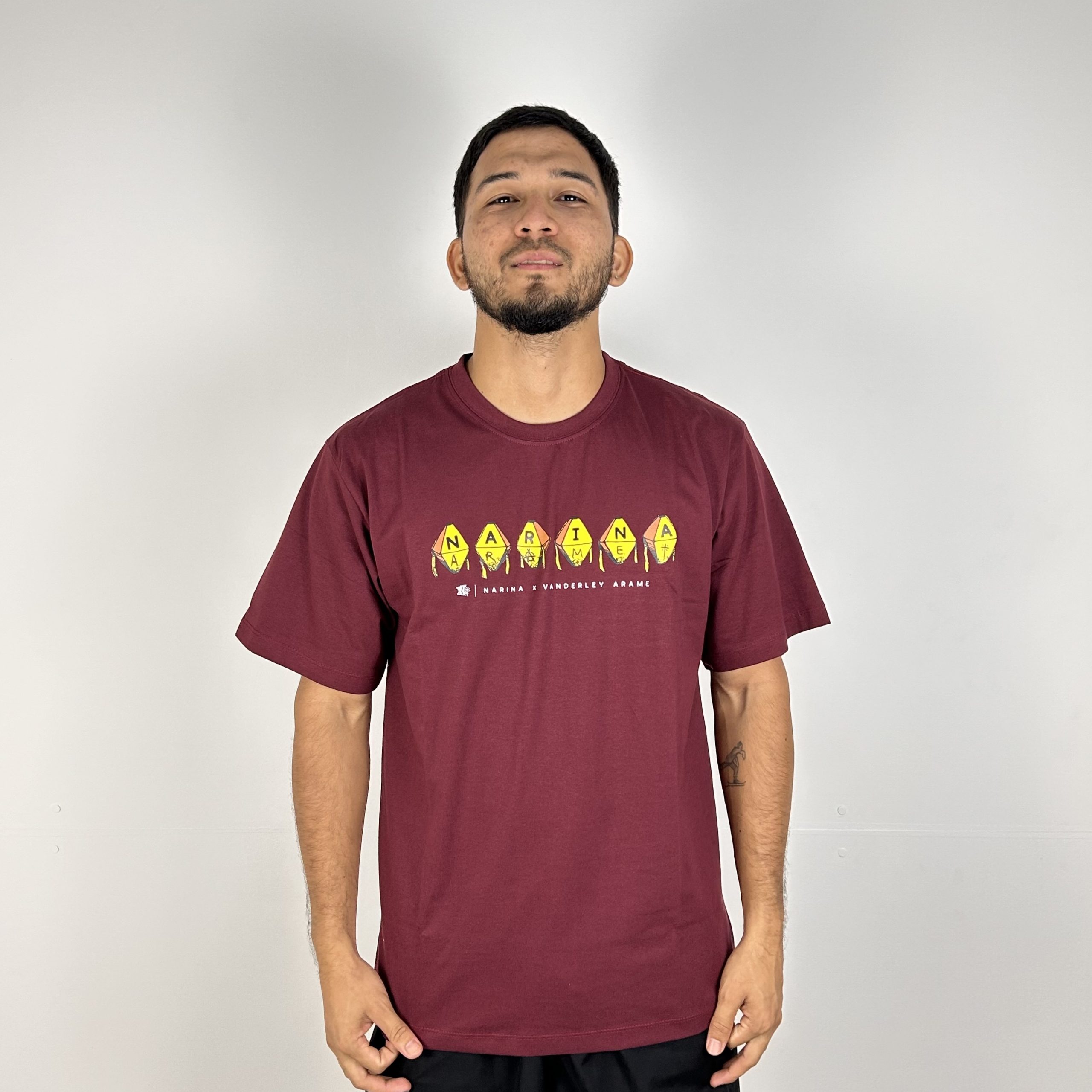CAMISETA NARINA BALÕES - VINHO