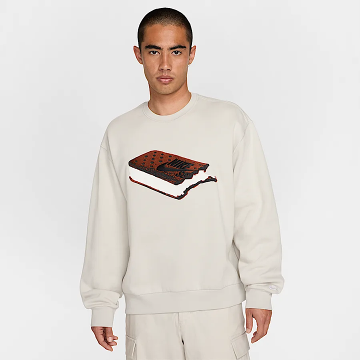 MOLETOM NIKE SB FLEECE SLIDER CREWNECK "LIGHT BONE/WHITE"