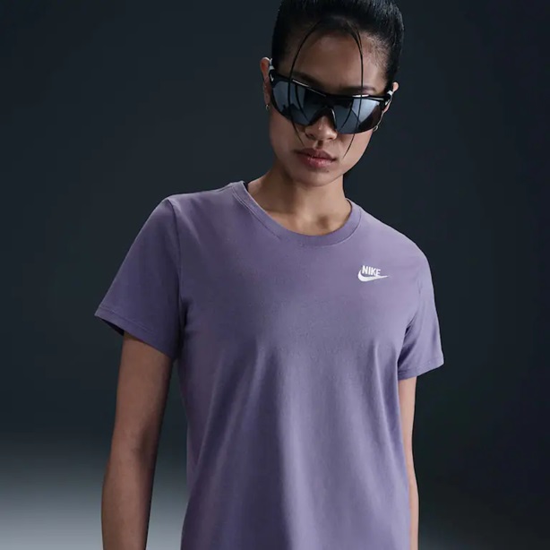 CAMISETA NIKE SPORTSWEAR CLUB ESSENCIAL FEMININA
