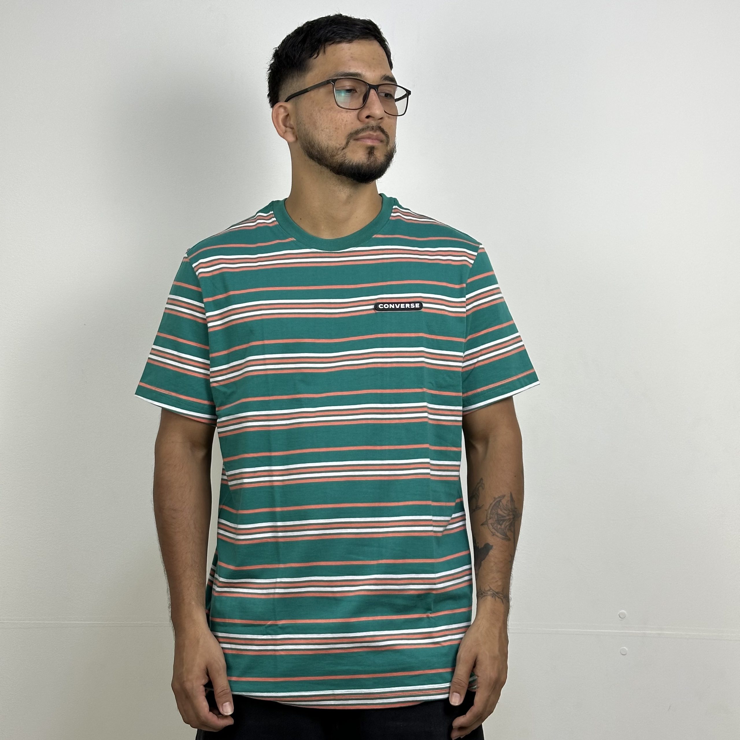 CAMISETA CONVERSE LISTRADA STANDARD FIT GREEN ENVY