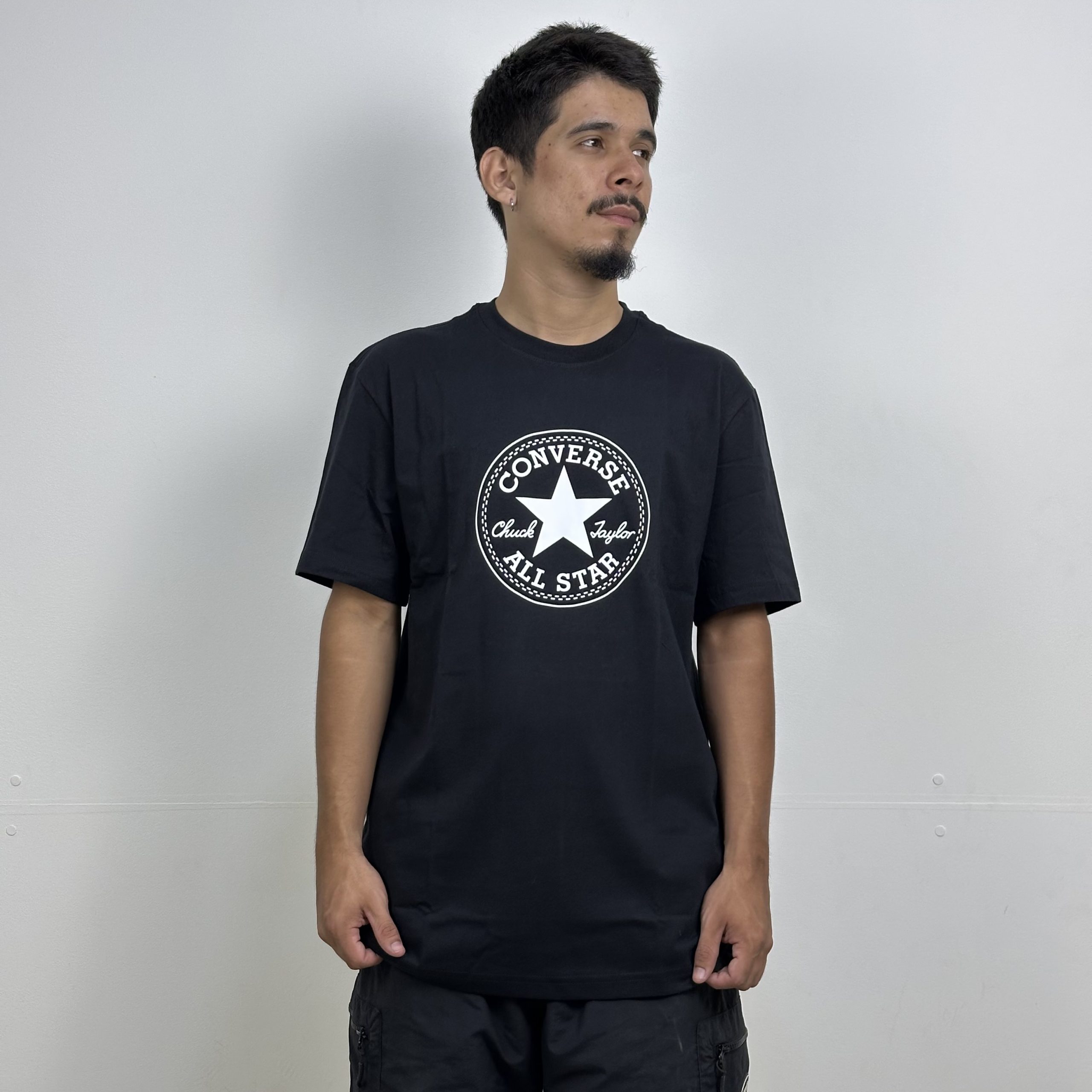CAMISETA CONVERSE CLASSIC PATCH LOGO STANDARD FIT BLACK